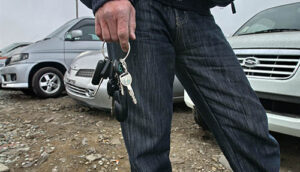 VLADIVOSTOK, RUSSIA. Used cars from Japan on sale at a market. (Photo ITAR-TASS / Vladimir Sayapin)
170. Россия. Владивосток. 24 апреля. Работа рынка по продаже подержанных японских автомобилей. Фото ИТАР-ТАСС/ Владимир Саяпин